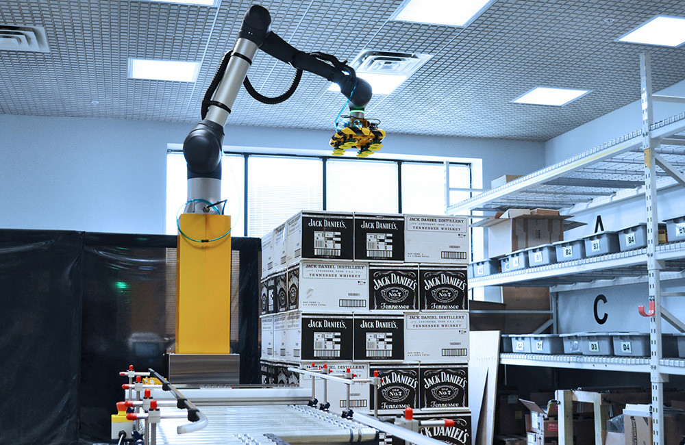 Palletizing robot lifter